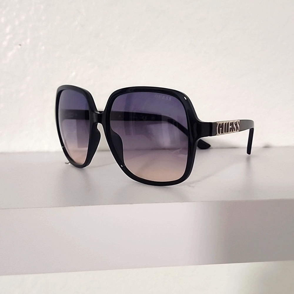Guess Women's NWT 58mm Oversized Rounded Square Sunglasses.